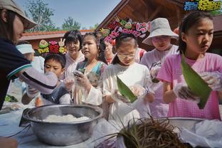 加纳乔本场数据：4次射门0射正，19次丢失球权，2次关键传球